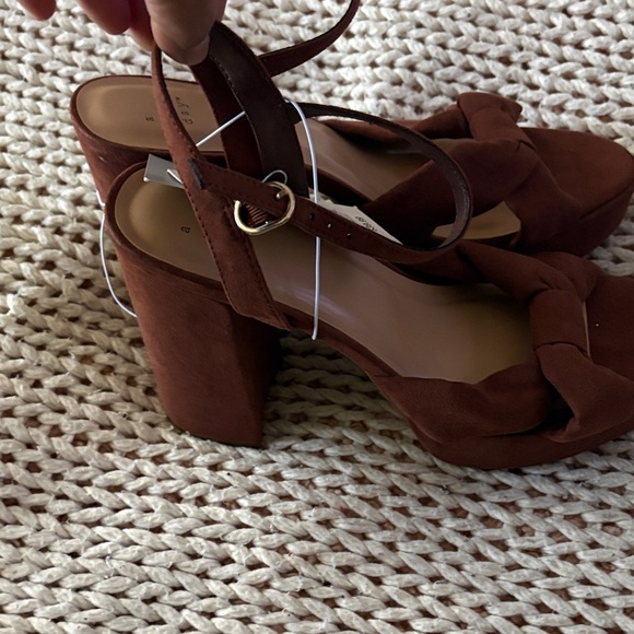 A New Day Women's Tan Bow Sandals - Picture 2 of 9